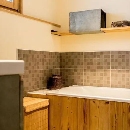 Les Loges De Lily Holiday home *